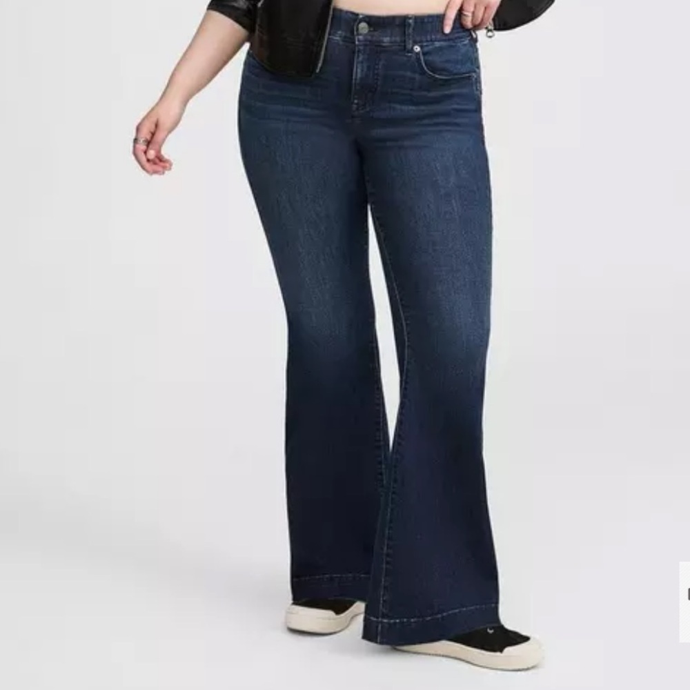 Torrid Bombshell Flare High-Rise Elastic Waist Soft Denim Jeans 24R - Picture 12 of 12